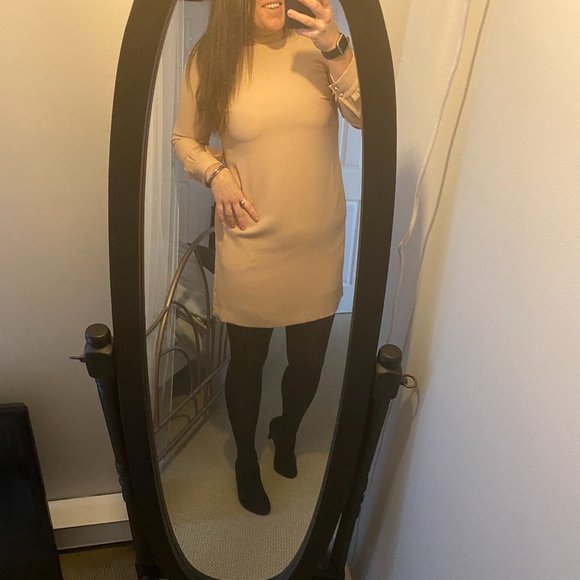 EUC Banana Republic Tan Long Sleeve Ruffle Cuff Cocktail Dress Sz 10 - Picture 2 of 7